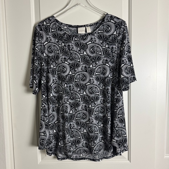 Chico’s Black White Stretchy Tee - Picture 2 of 8